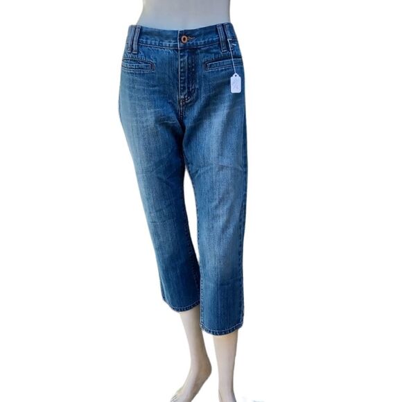 44328...Old Navy Low Waist Crop Jeans Size 8, W30" 22"Inseam 9"Rise - Picture 2 of 4